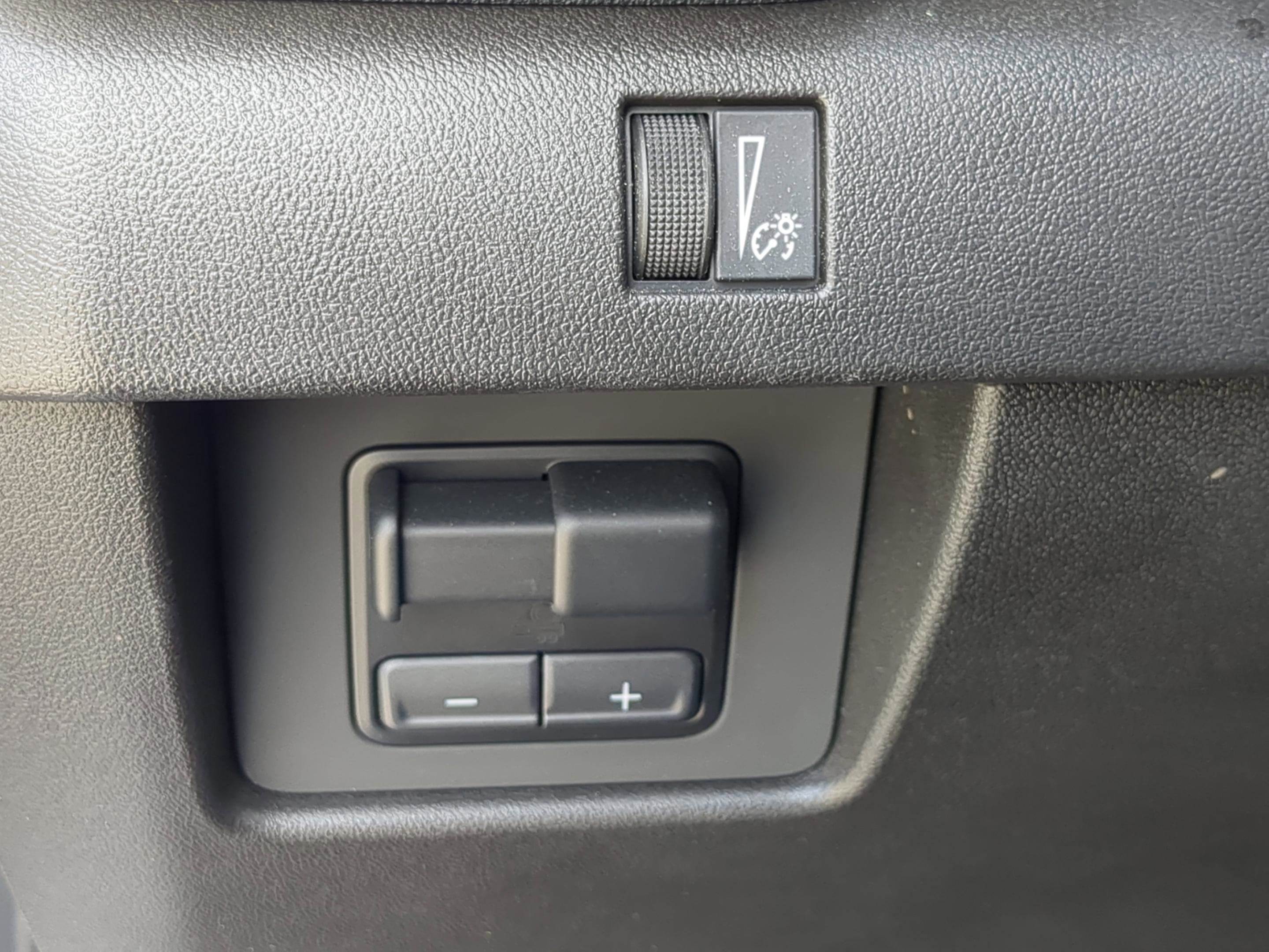 Used 2024 GMC Canyon Denali AWD/4WD image 14