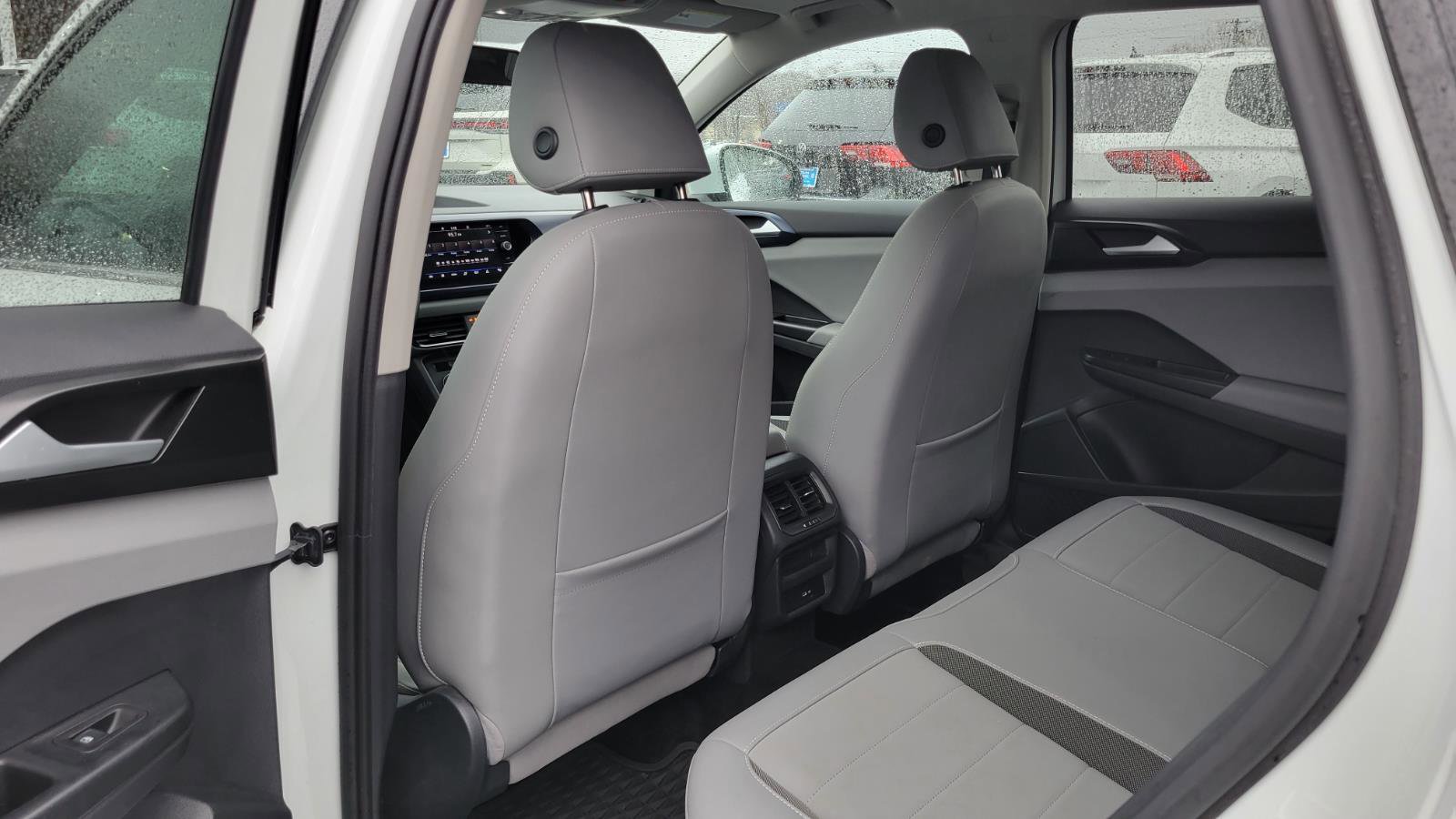 Used 2022 Volkswagen Taos SE w/ Panoramic Sunroof Package image 33