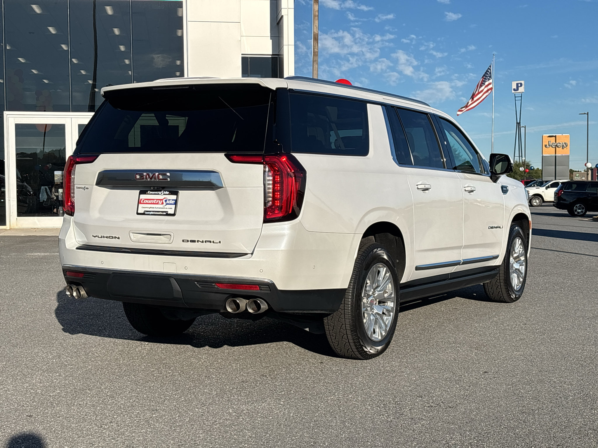 Used 2023 GMC Yukon XL Denali w/ Advanced Technology Package RWD image 5