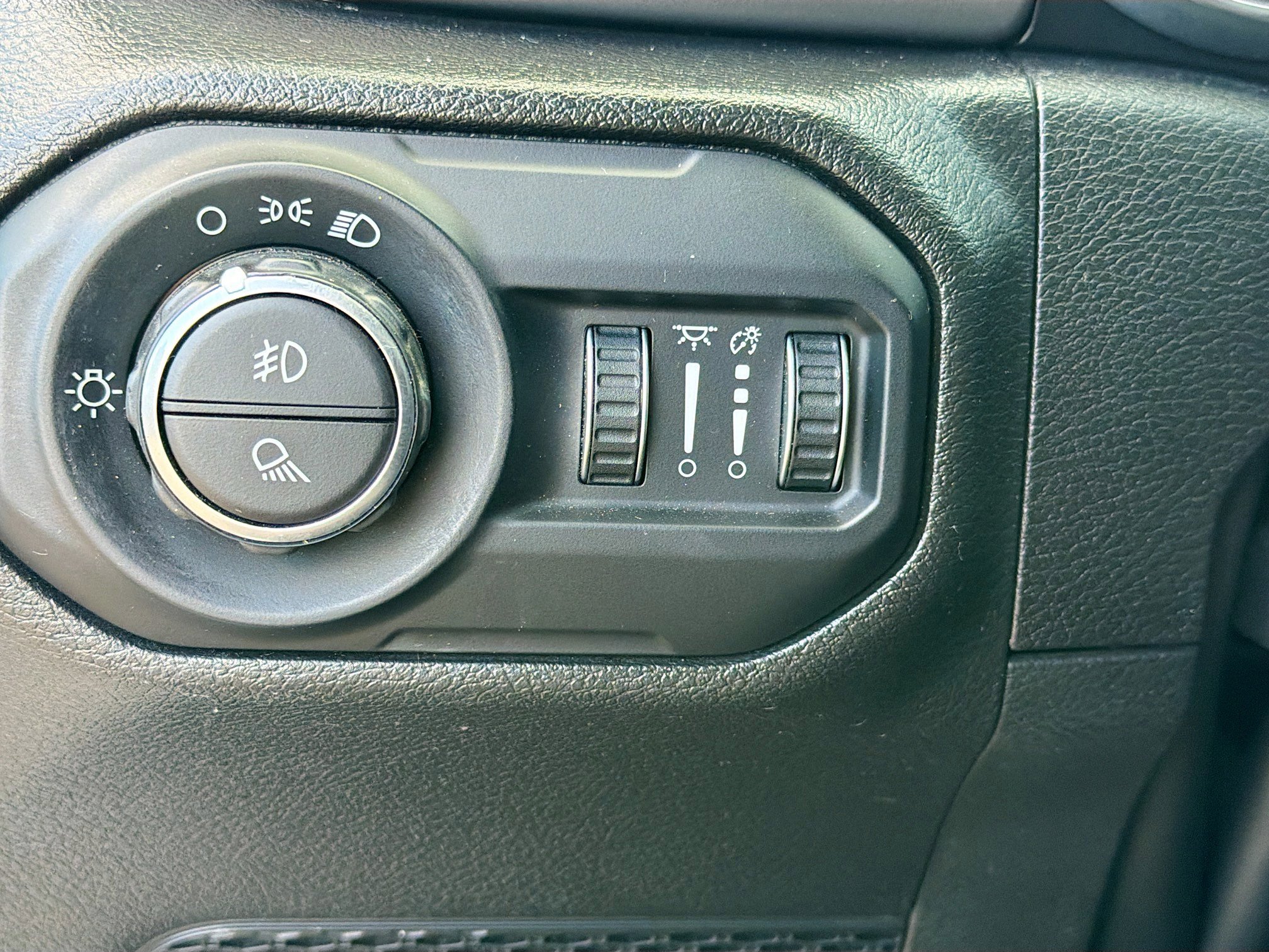 Used 2022 Jeep Gladiator Sport image 34