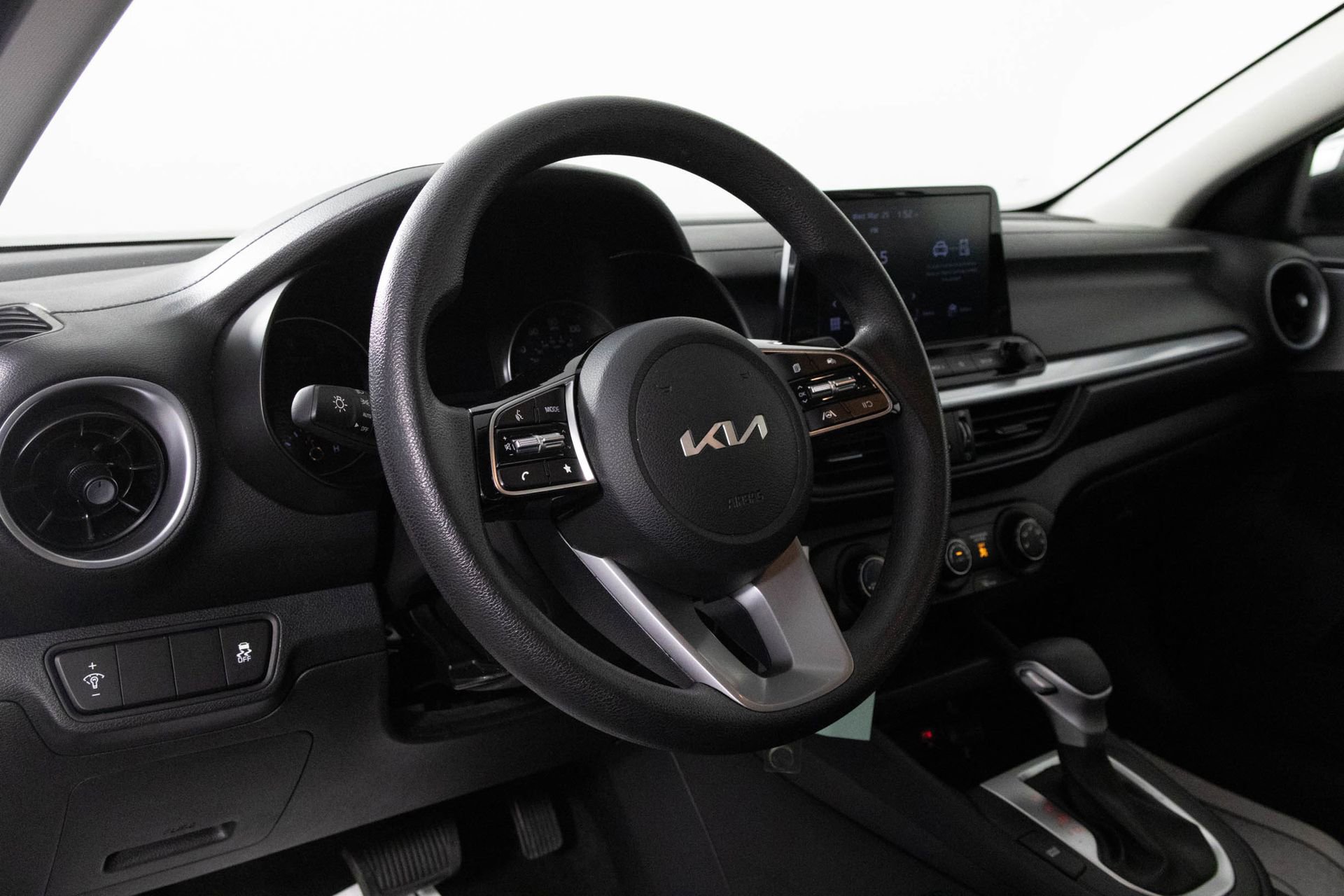 Used 2024 Kia Forte LXS FWD image 4