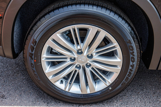 New 2025 Mitsubishi Outlander ES image 11