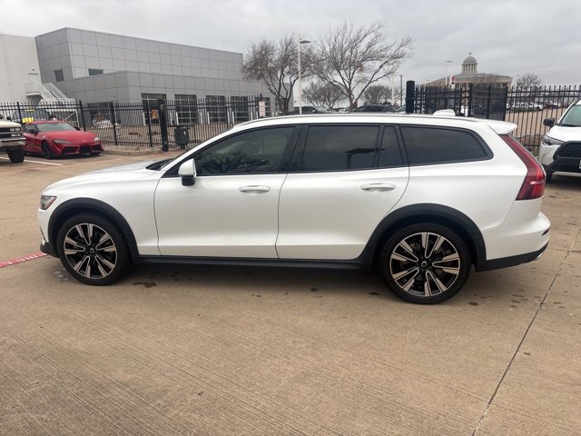 Used 2021 Volvo V60 T5 Cross Country w/ Climate Package image 8