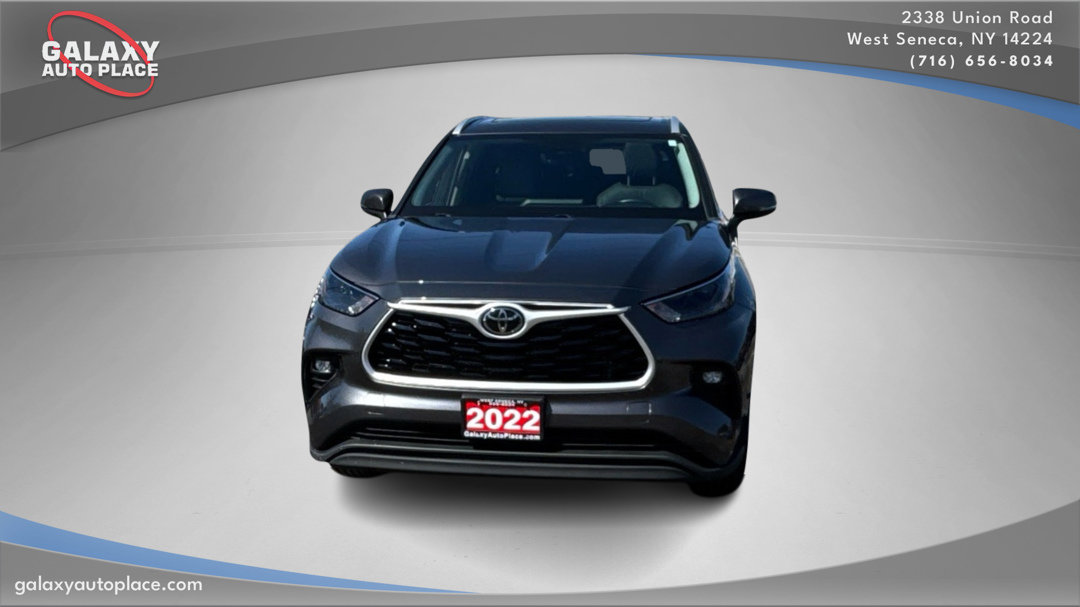 Used 2022 Toyota Highlander XLE image 2