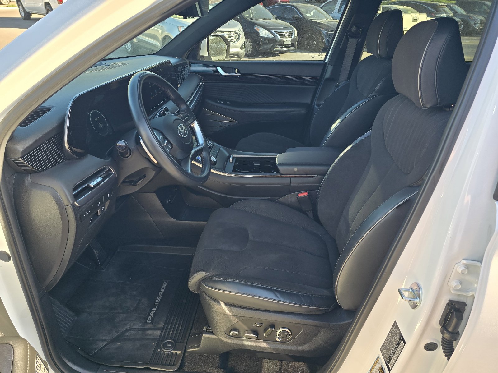 Used 2024 Hyundai Palisade Calligraphy image 12