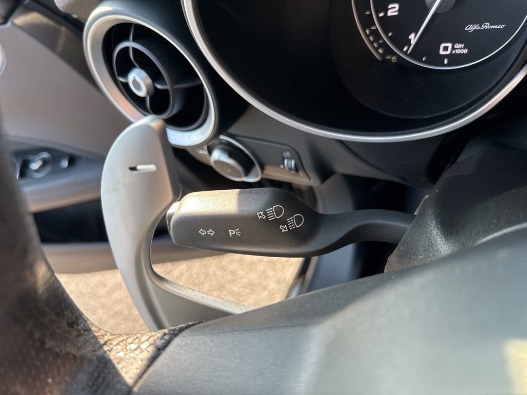 Used 2022 Alfa Romeo Stelvio Veloce image 32