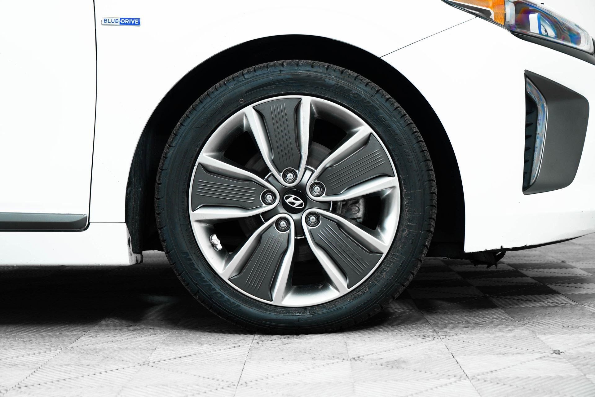 Used 2017 Hyundai Ioniq Limited image 9