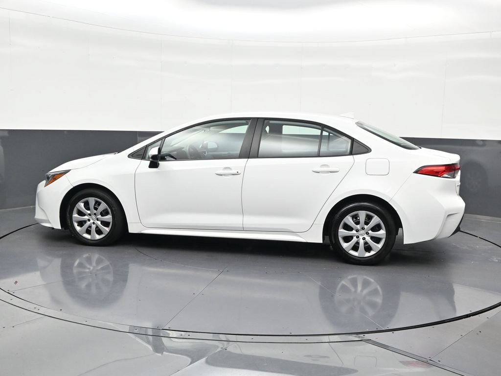 Used 2023 Toyota Corolla LE FWD image 2