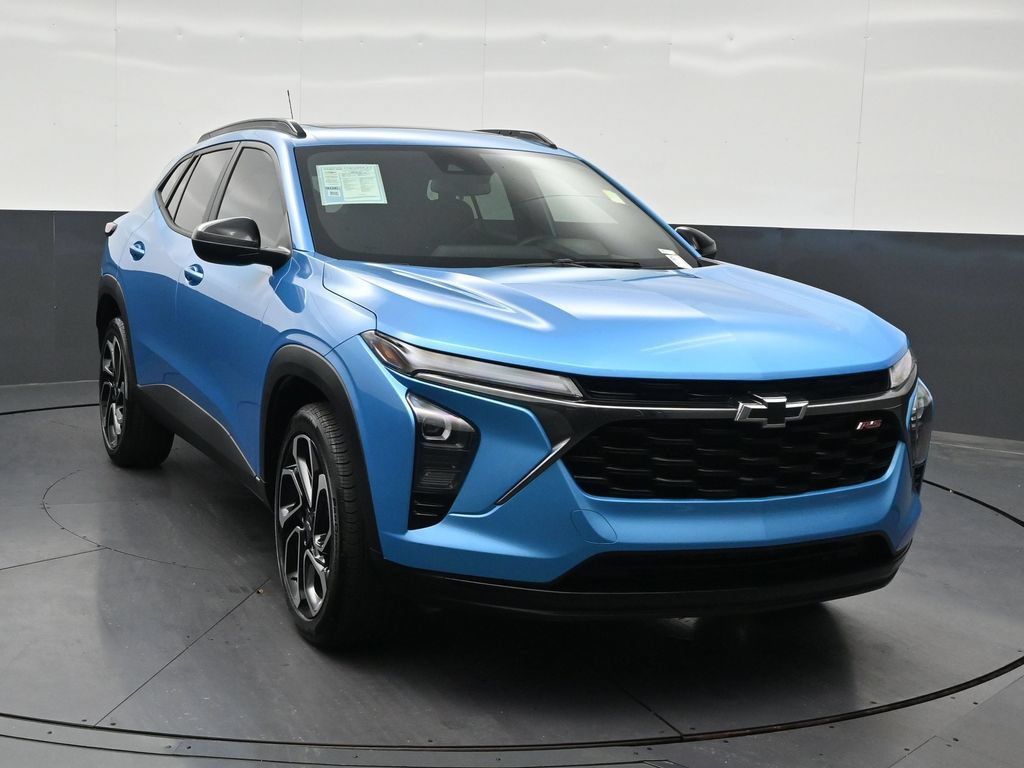 Used 2025 Chevrolet Trax RS w/ Sunroof Package FWD image 8