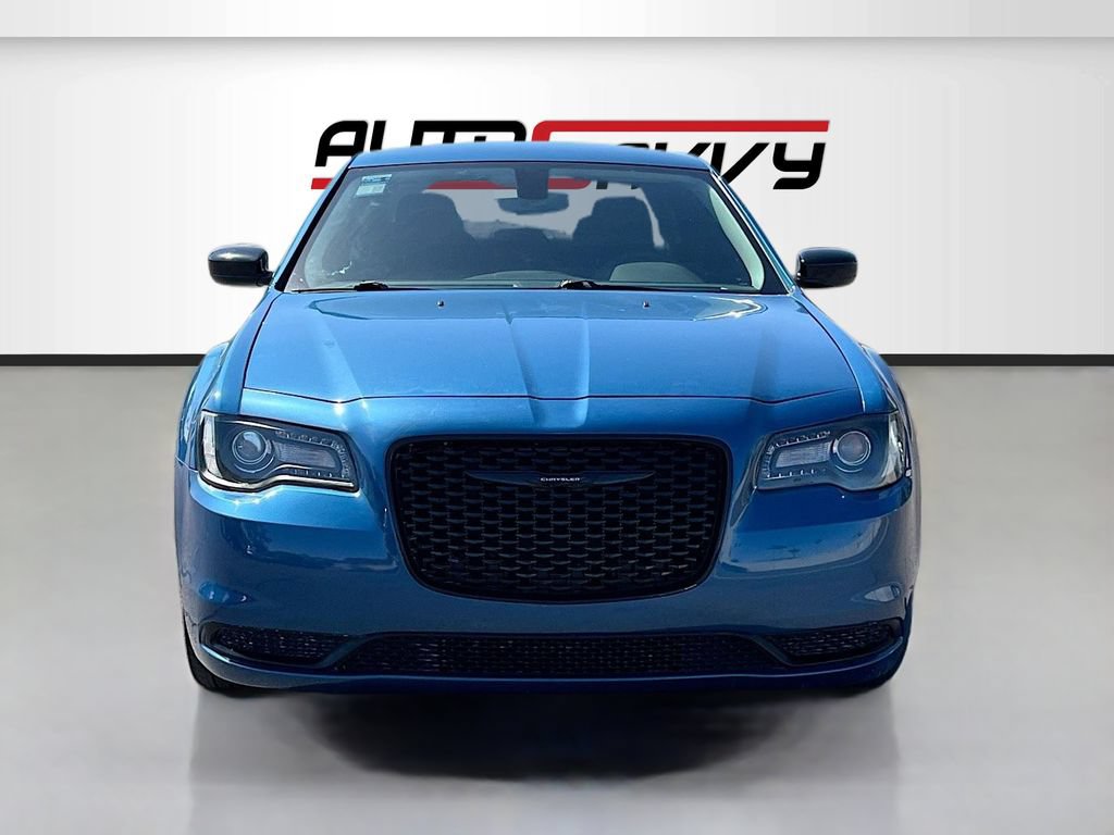 Used 2023 Chrysler 300 Touring w/ Sport Appearance Package RWD image 2