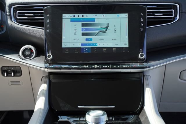 Used 2024 Jeep Wagoneer 4WD w/ Premium Group I image 33