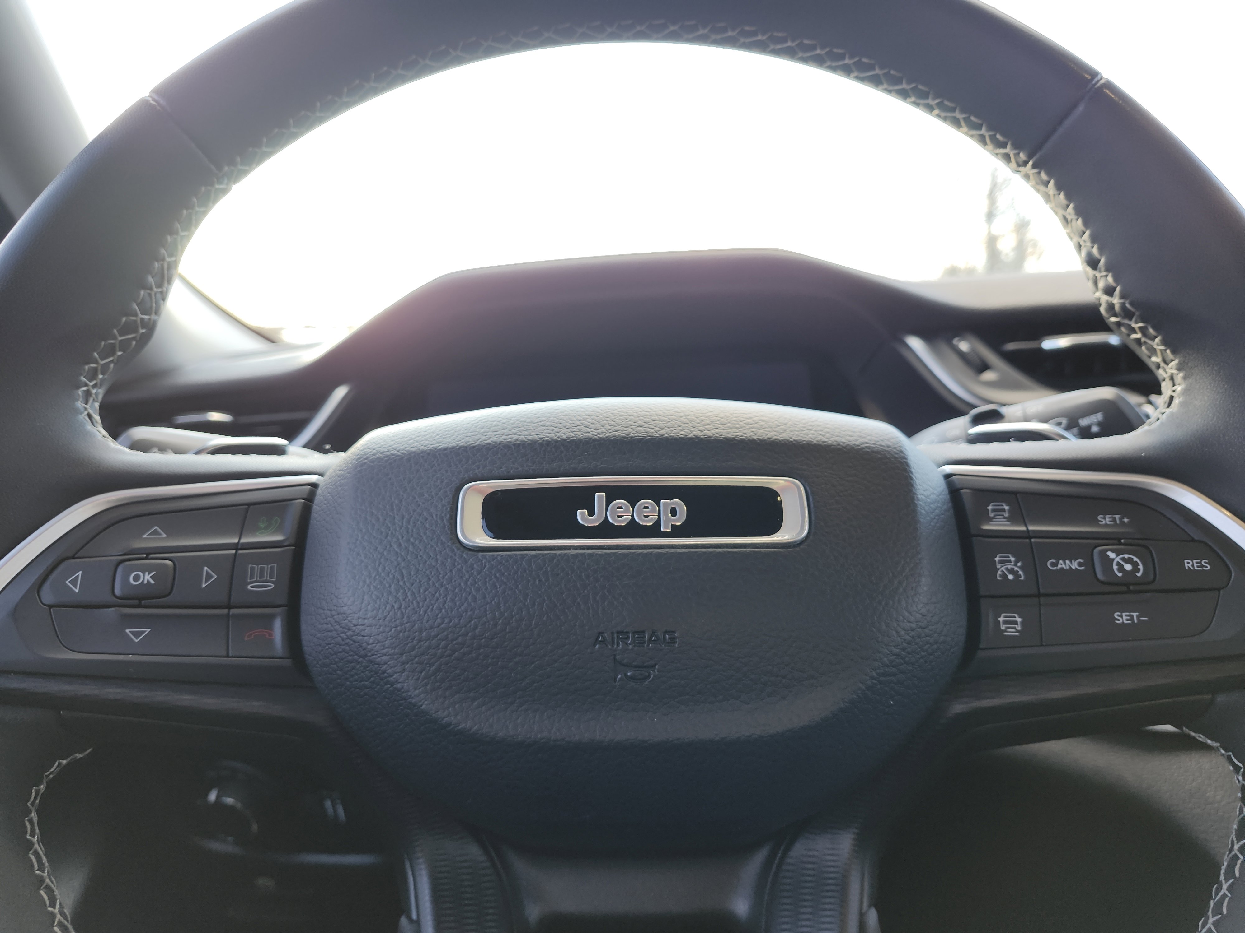 Used 2023 Jeep Grand Cherokee Laredo image 29