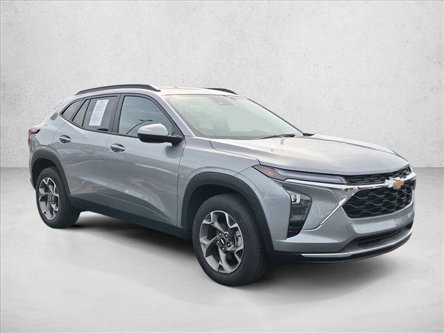 Used 2026 Chevrolet Trax LT FWD image 3