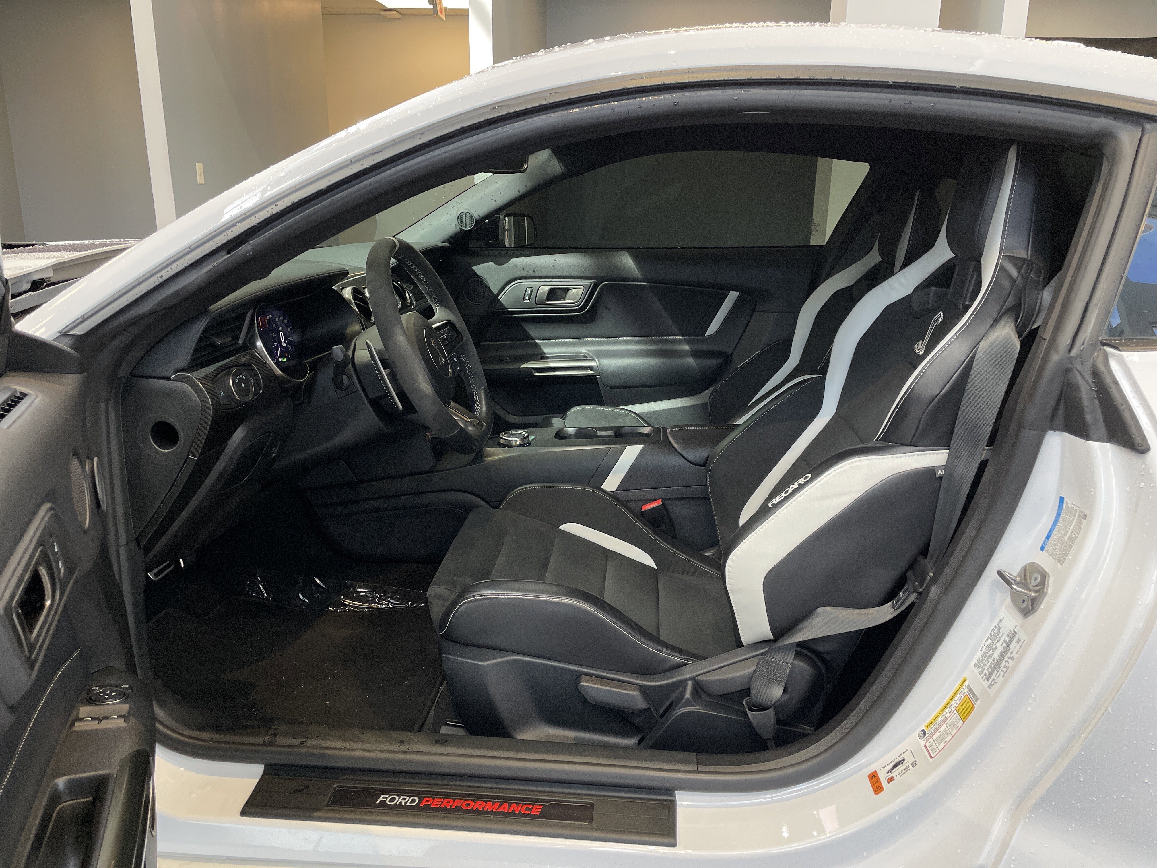 Used 2021 Ford Mustang Shelby GT500 w/ Carbon Fiber Track Pack RWD image 17