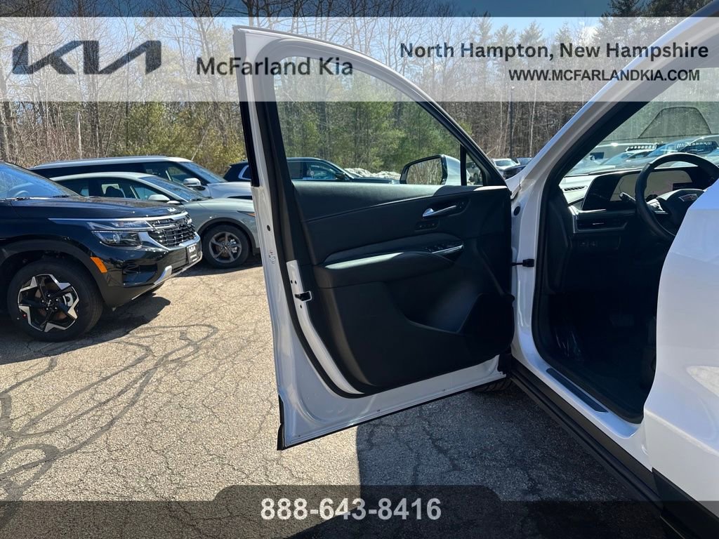 Used 2025 Cadillac XT4 Premium Luxury image 13