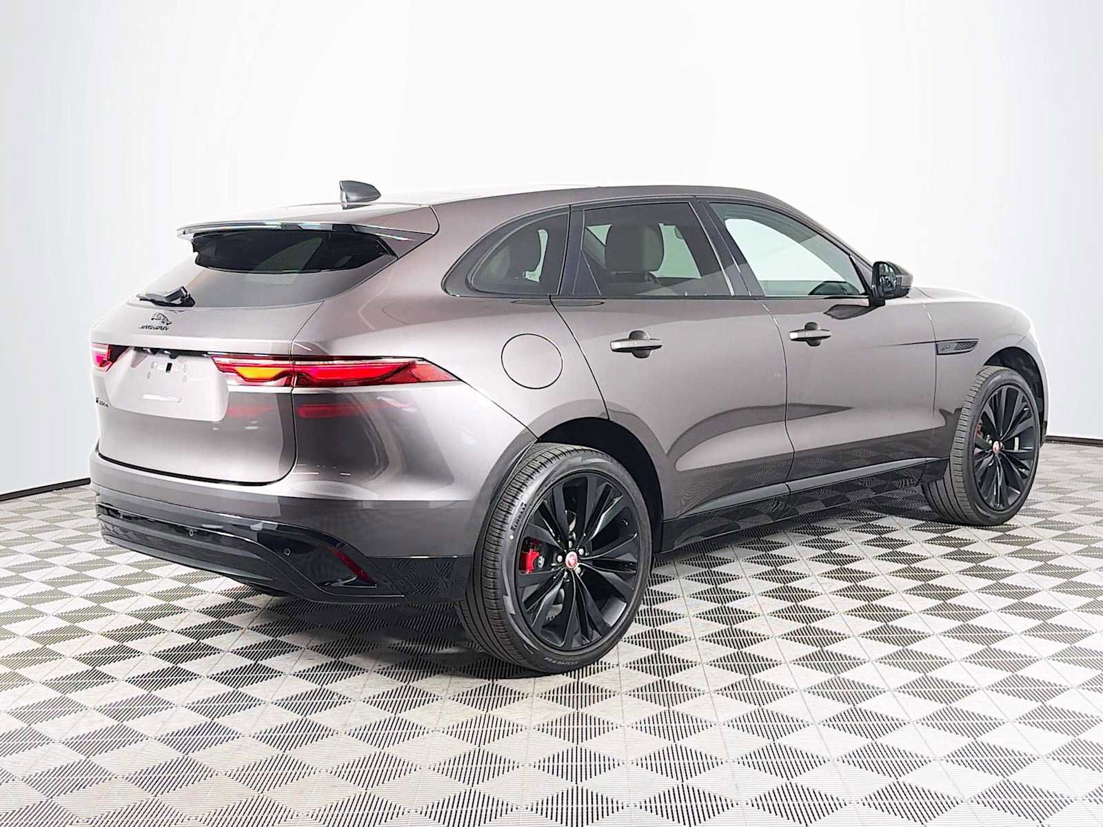Used 2022 Jaguar F-PACE S AWD/4WD image 5