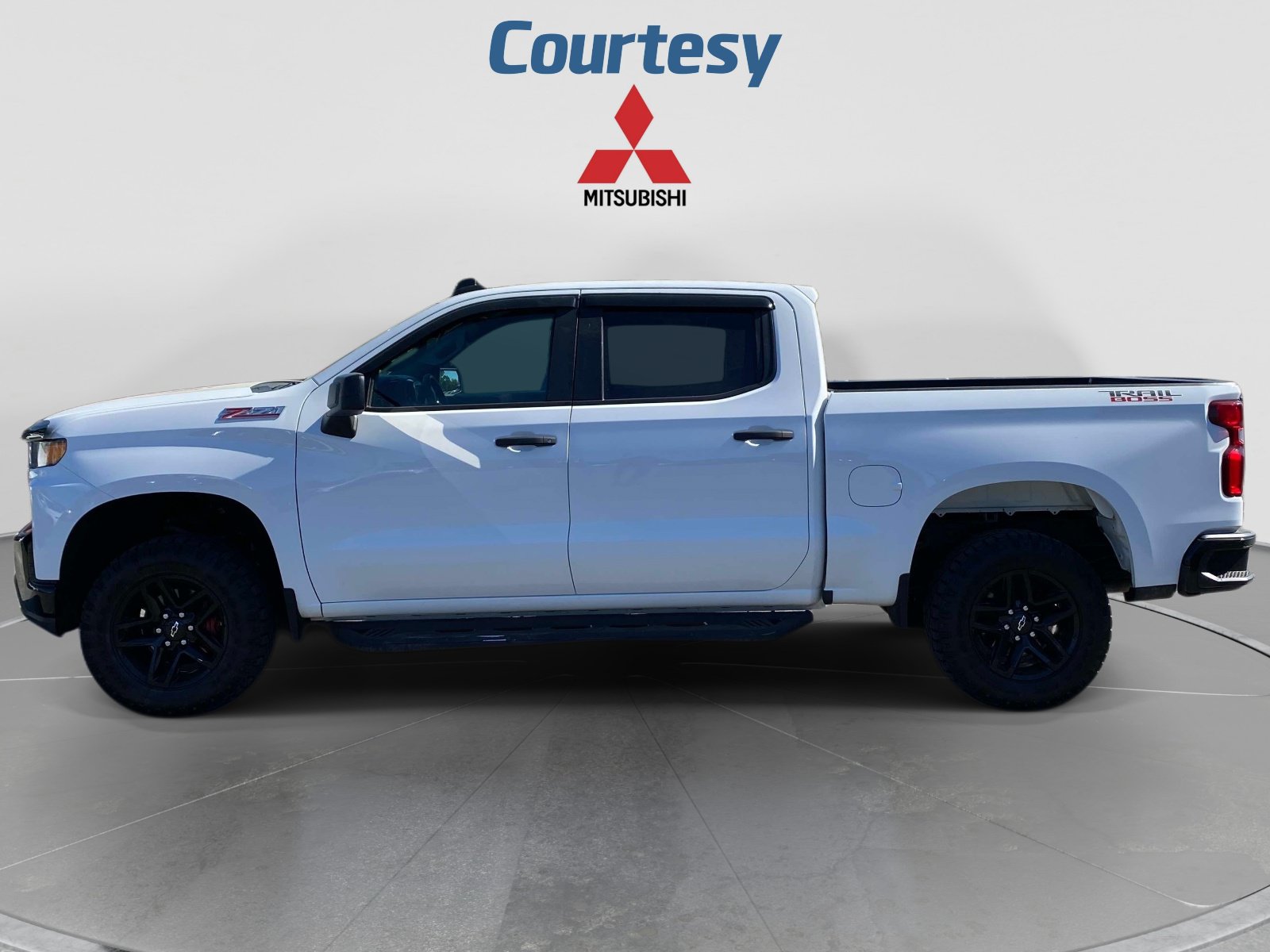 Used 2020 Chevrolet Silverado 1500 Custom Trail Boss w/ Custom Convenience Package AWD/4WD image 2