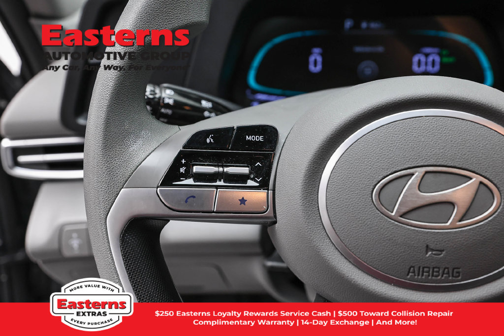 Used 2025 Hyundai Elantra Hybrid FWD image 15
