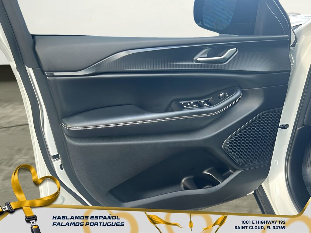 Used 2023 Jeep Grand Cherokee L Laredo image 12