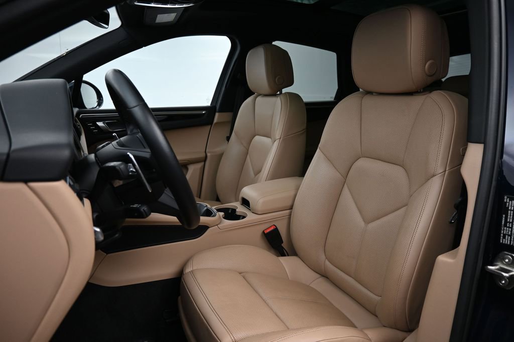 Certified 2023 Porsche Macan Turbo AWD/4WD image 5