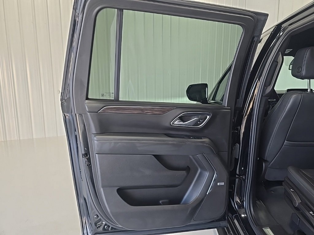 Used 2024 Chevrolet Suburban LT image 18