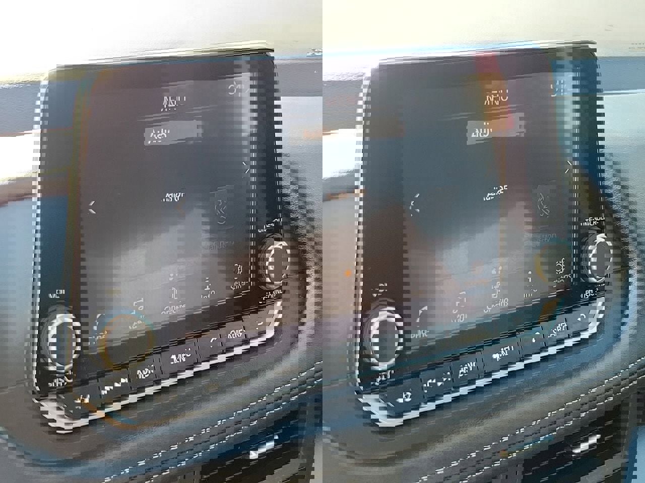 Used 2025 Nissan Rogue SV image 24