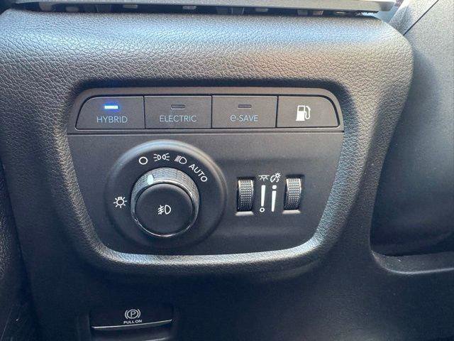 Certified 2025 Jeep Grand Cherokee Overland AWD/4WD image 36