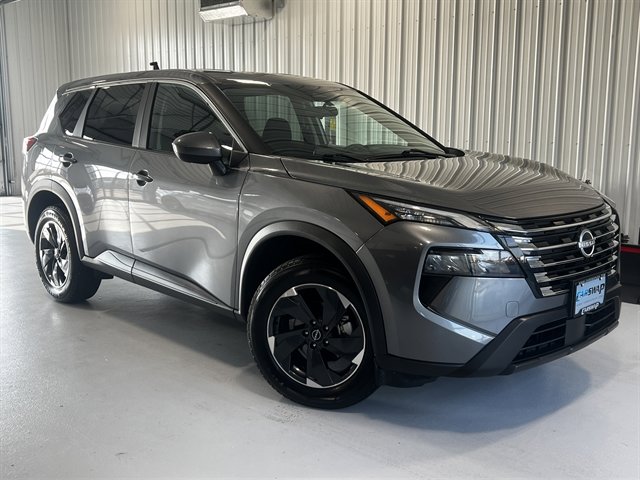 Used 2024 Nissan Rogue SV image 1