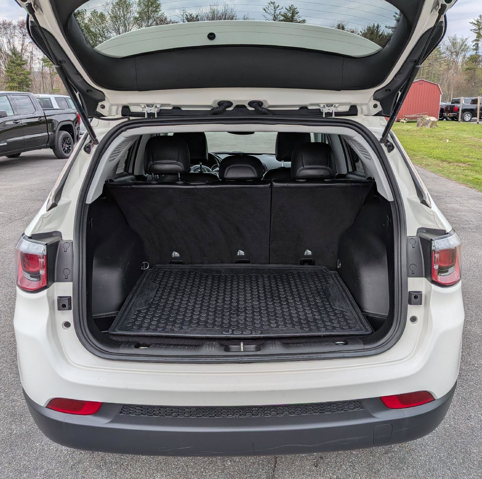 Used 2020 Jeep Compass Latitude w/ Cold Weather Group AWD/4WD image 10