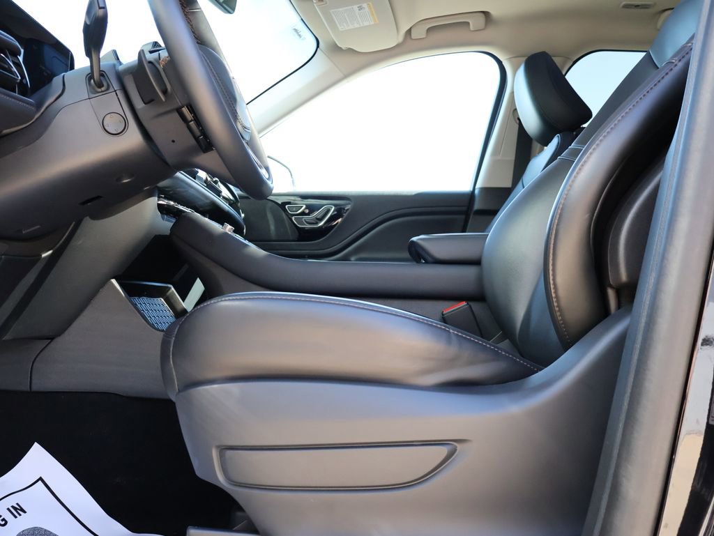 Used 2025 Lincoln Aviator AWD image 38
