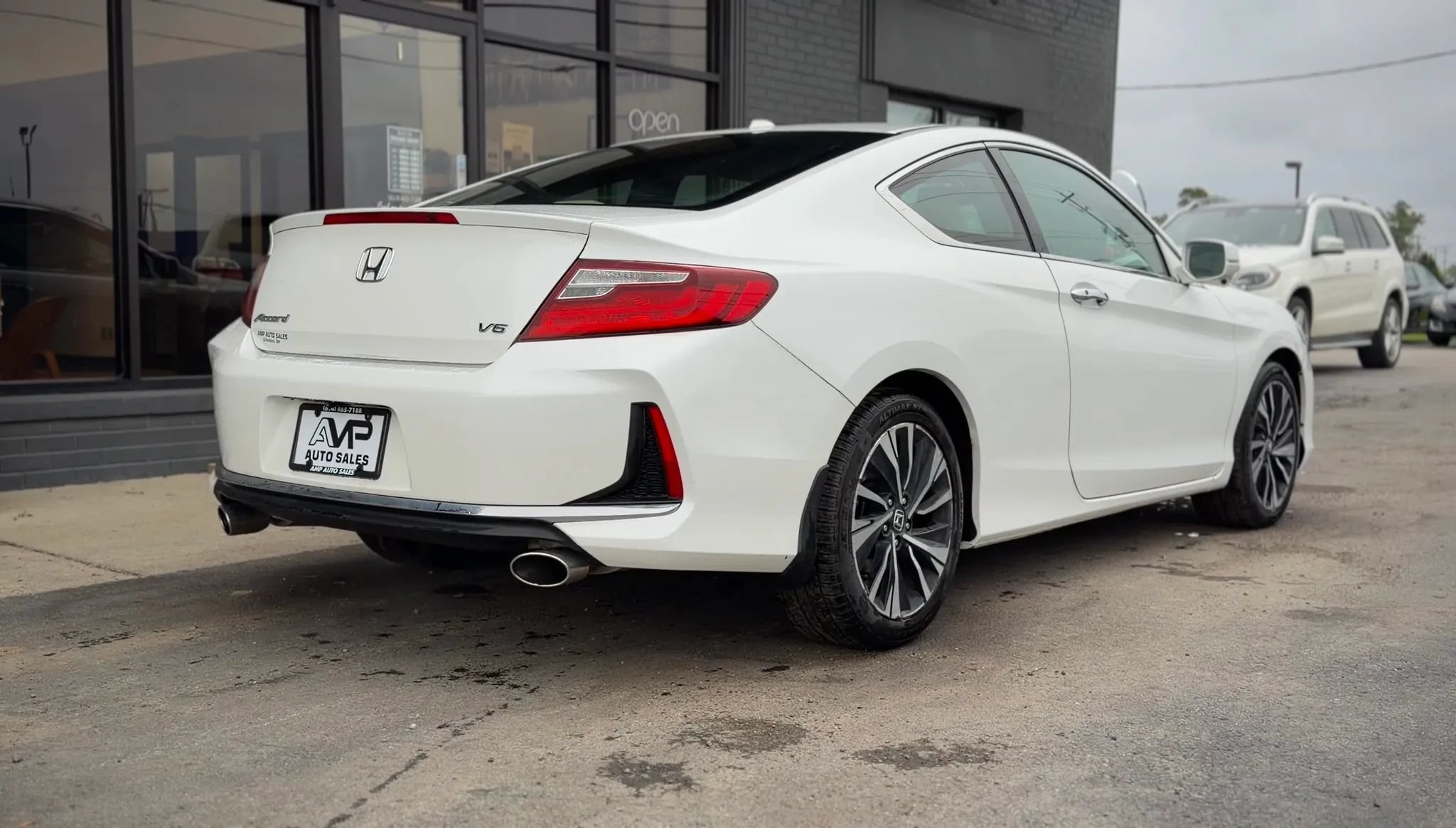 Used 2017 Honda Accord EX-L image 2