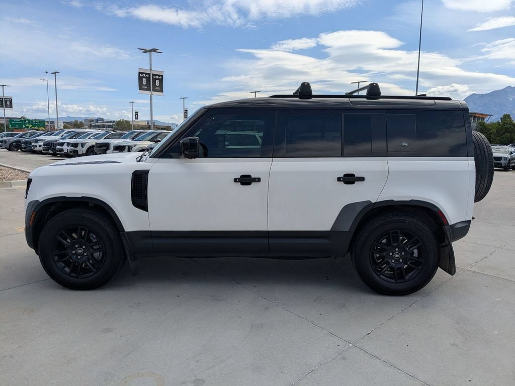 Used 2023 Land Rover Defender 110 SE AWD/4WD image 3