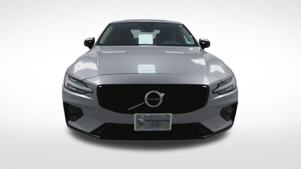 Used 2025 Volvo S60 B5 Core image 19