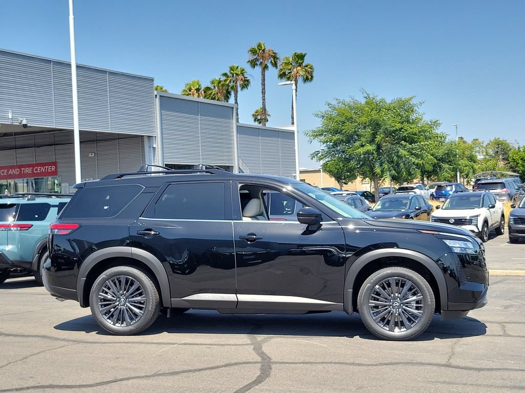 New 2026 Nissan Pathfinder SL w/ SL Premium Package (P04) FWD image 24