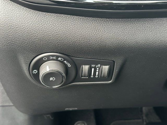 New 2026 Jeep Compass Latitude image 25