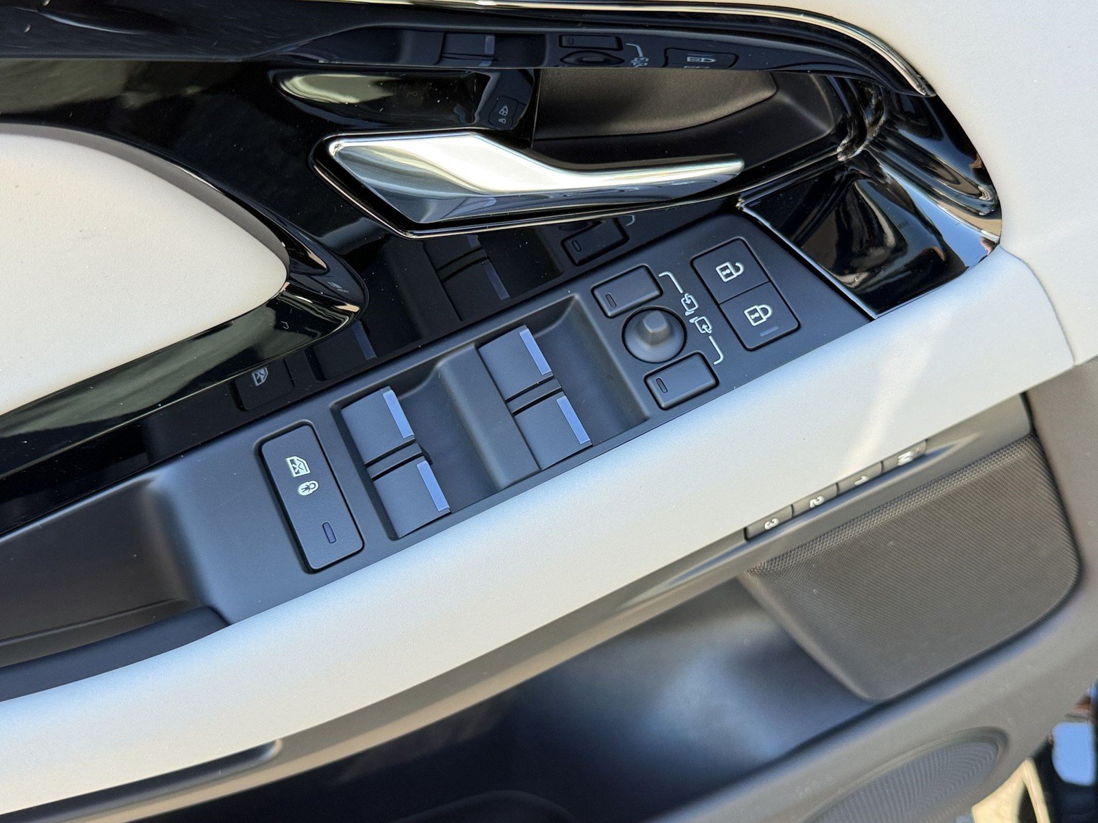 New 2026 Land Rover Range Rover Evoque S AWD/4WD image 27