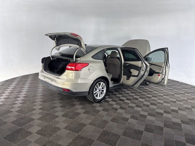 Used 2015 Ford Focus SE w/ SE Cold Weather Package image 15