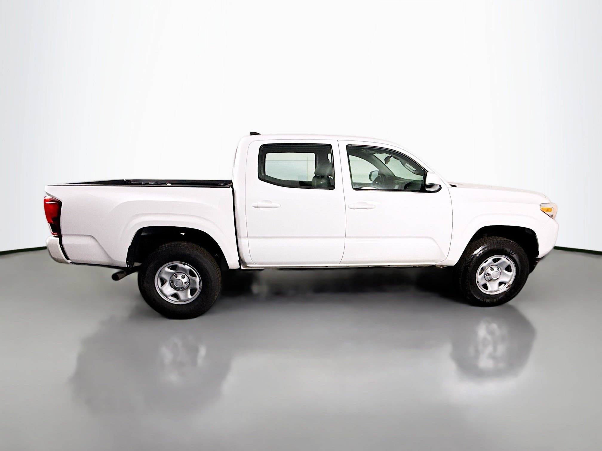 Used 2018 Toyota Tacoma SR image 11