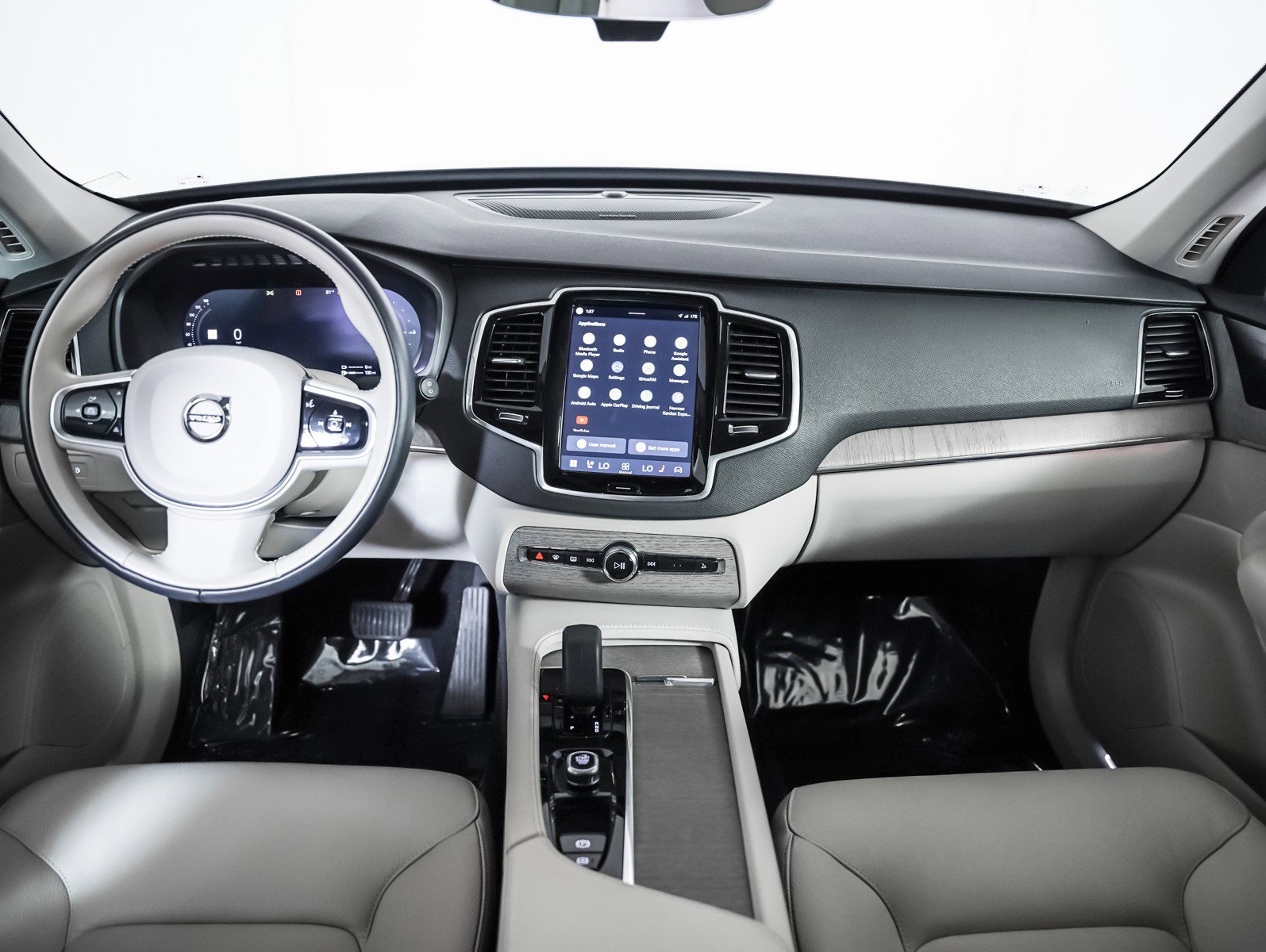 Used 2023 Volvo XC90 T8 Plus image 9