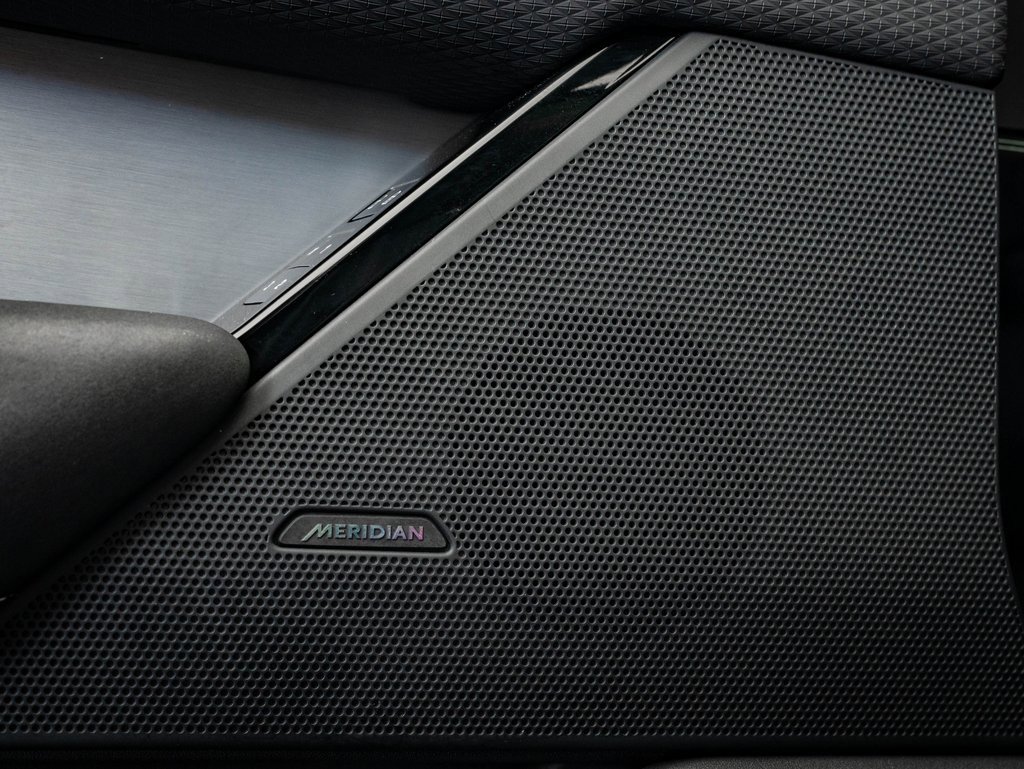 Used 2023 Land Rover Range Rover Velar R-Dynamic S image 26