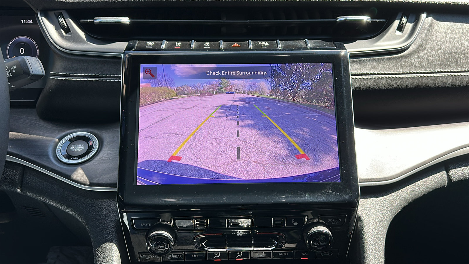 Used 2023 Jeep Grand Cherokee Limited AWD/4WD image 21