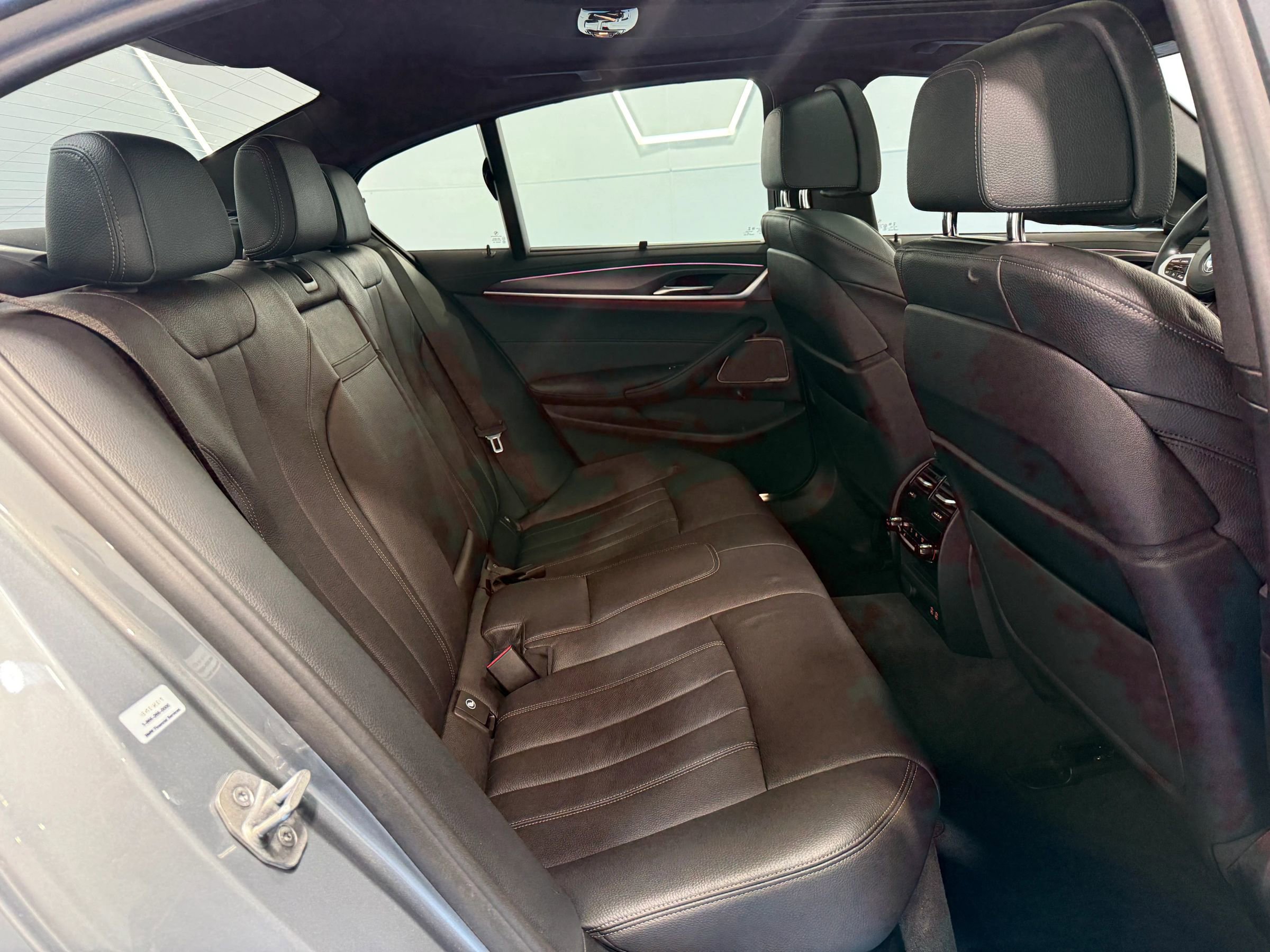 Used 2023 BMW M550i xDrive w/ Premium Enhanced Package AWD/4WD image 31