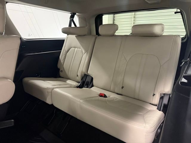 Used 2020 Ford Expedition Max Platinum RWD image 16