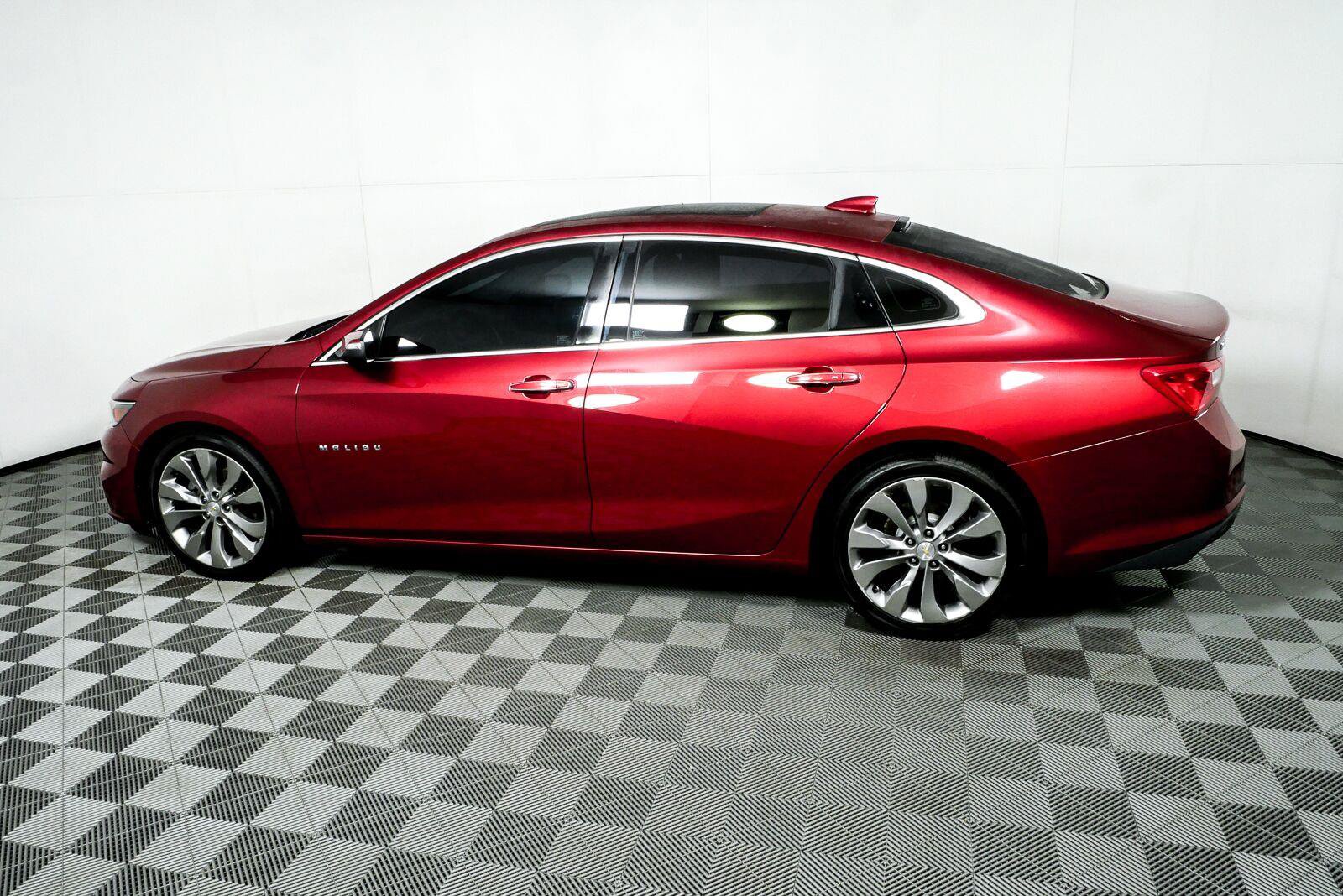 Used 2017 Chevrolet Malibu Premier w/ Premier Sun and Wheel Package FWD image 31