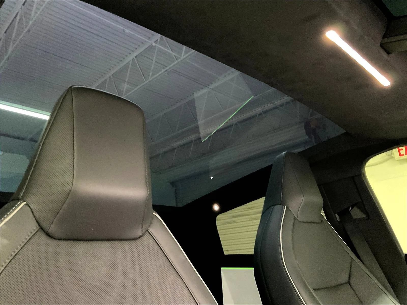 Used 2024 Tesla Cybertruck AWD Crew Cab image 27