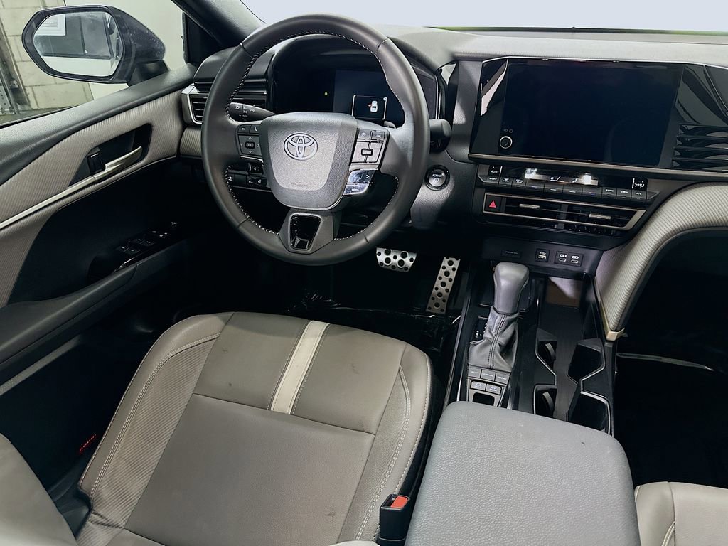 Used 2025 Toyota Camry SE w/ Convenience Package image 17