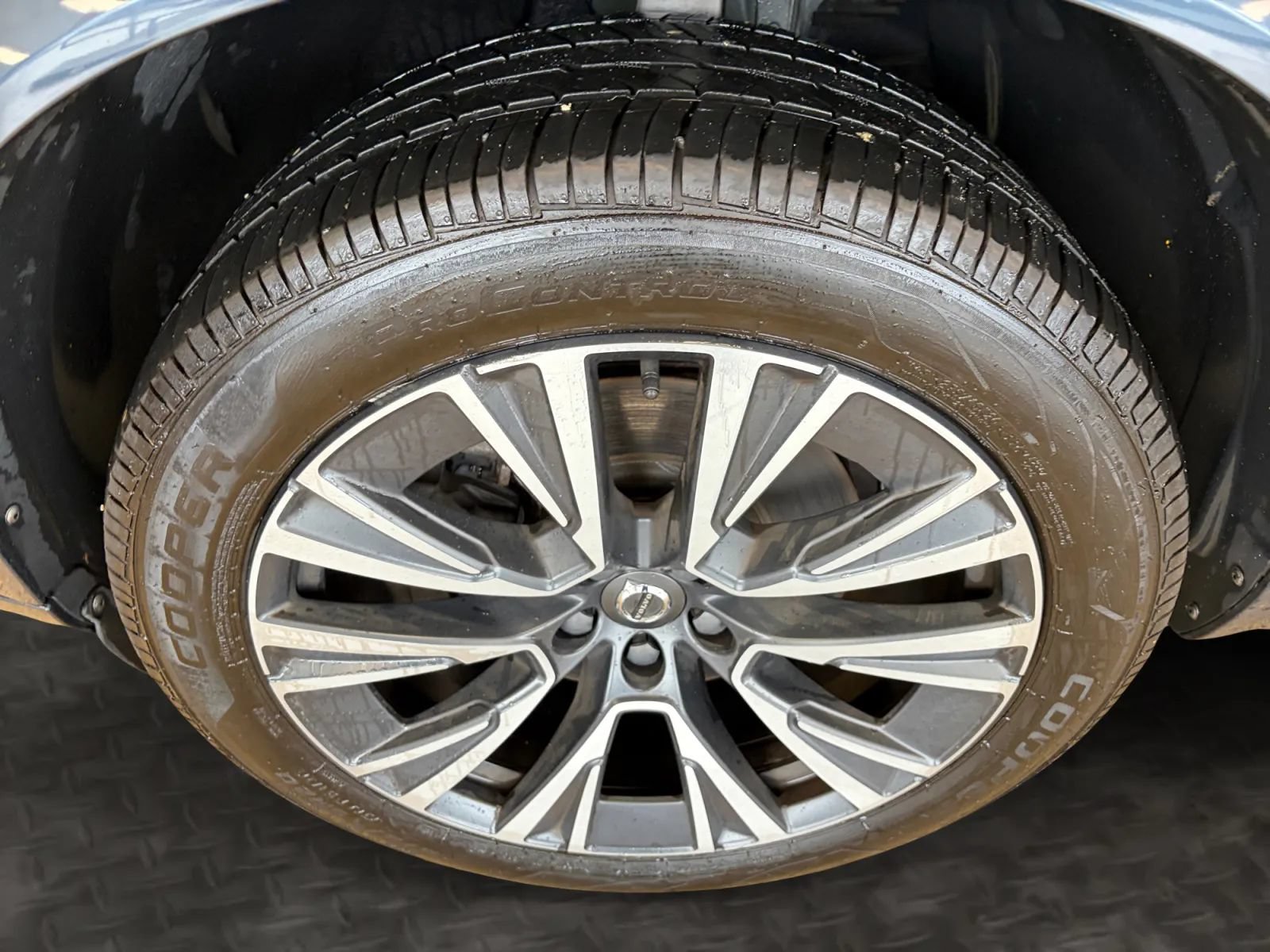 Used 2022 Volvo XC90 T5 Momentum w/ Climate Package AWD/4WD image 38