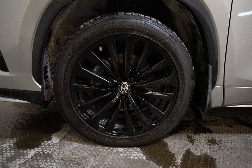 Used 2023 Toyota Highlander XSE image 9