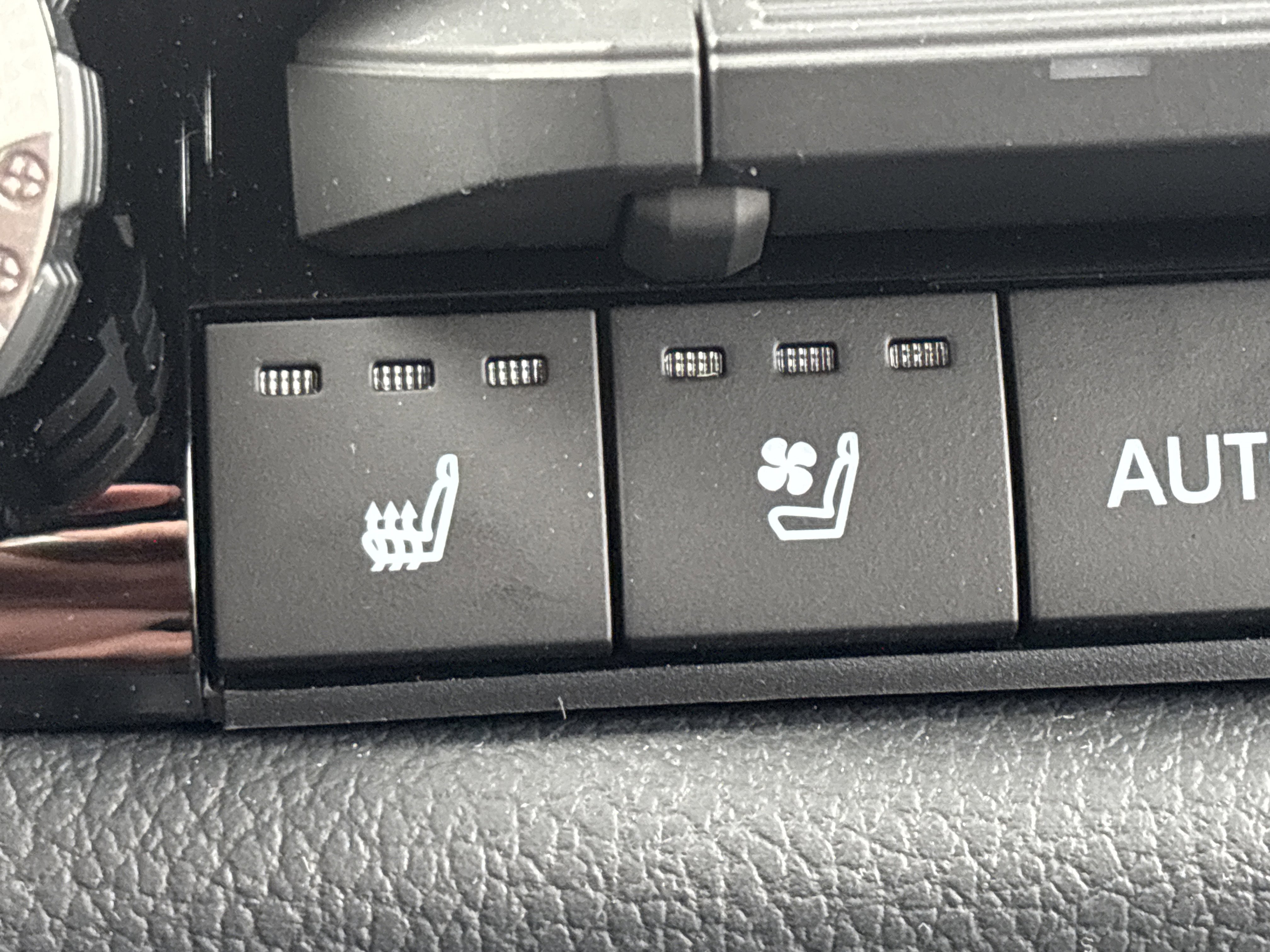 Used 2025 Toyota Sequoia Limited w/ TRD Off-Road Package image 31