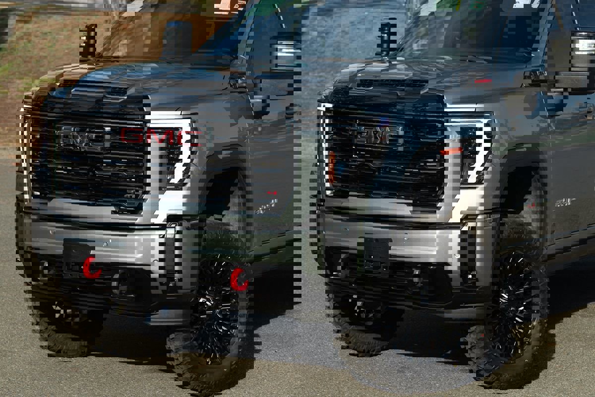 Used 2024 GMC Sierra 2500 AT4 w/ AT4 Premium Plus Package image 2